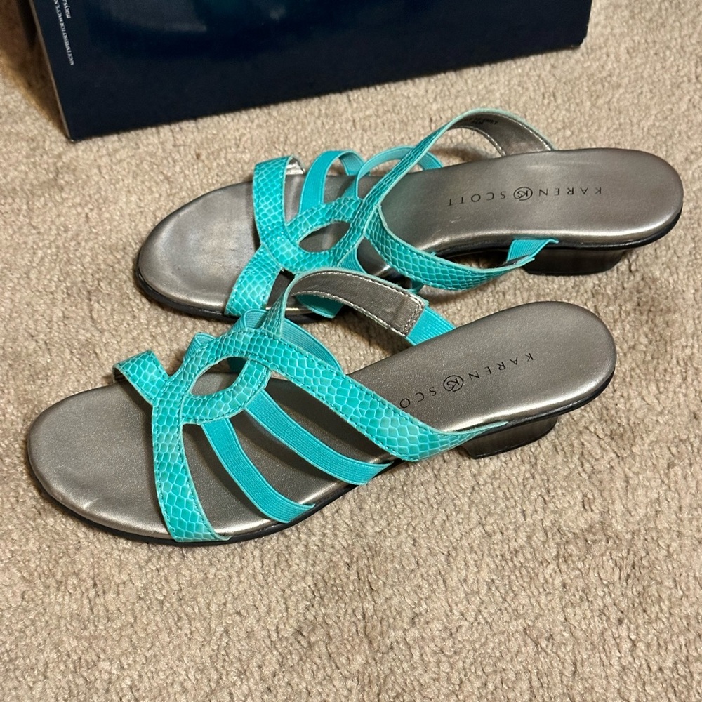 Karen Scott Heeled Open Toed Dress Sandals - Picture 3 of 3